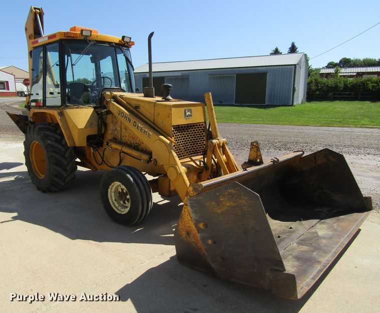 image for item GQ9022 1989 John Deere 210C  backhoe