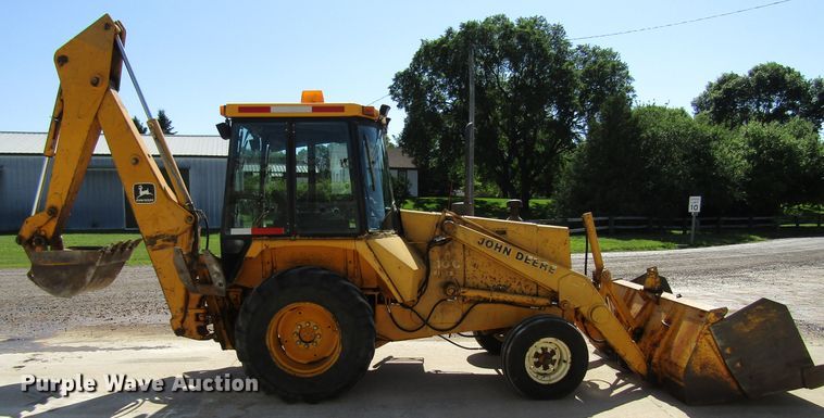 image for item GQ9022 1989 John Deere 210C  backhoe