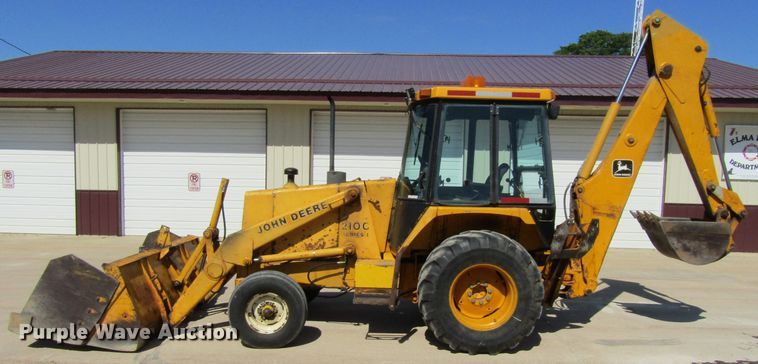 image for item GQ9022 1989 John Deere 210C  backhoe