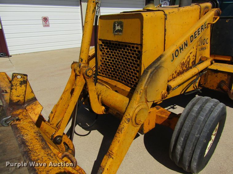 image for item GQ9022 1989 John Deere 210C  backhoe