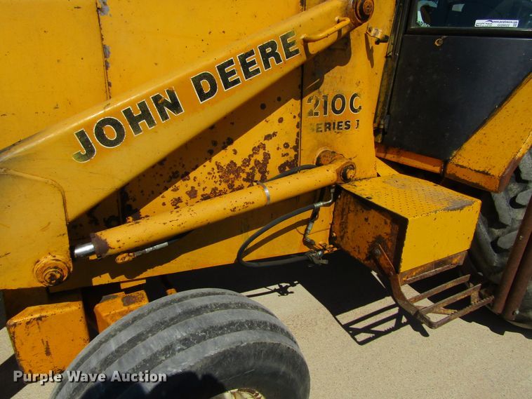 image for item GQ9022 1989 John Deere 210C  backhoe