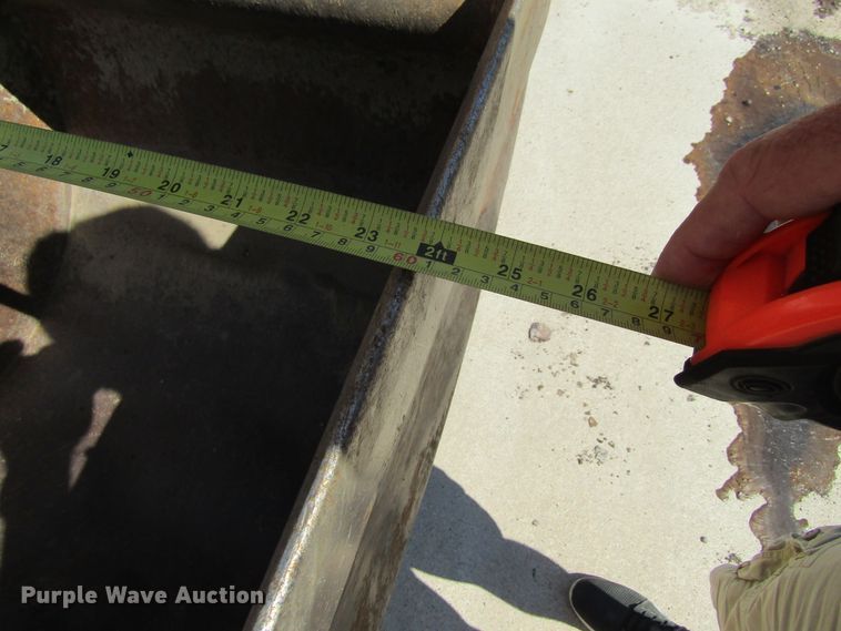 image for item GQ9022 1989 John Deere 210C  backhoe