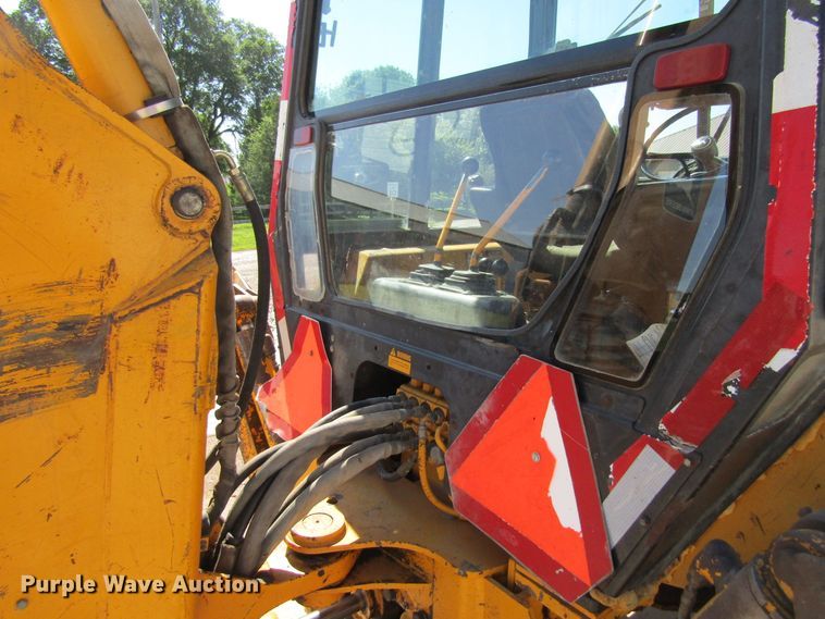 image for item GQ9022 1989 John Deere 210C  backhoe