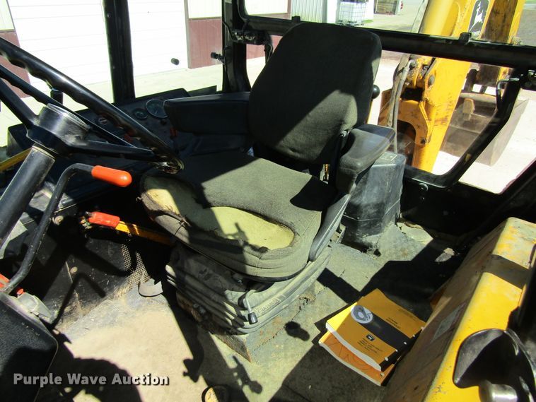 image for item GQ9022 1989 John Deere 210C  backhoe