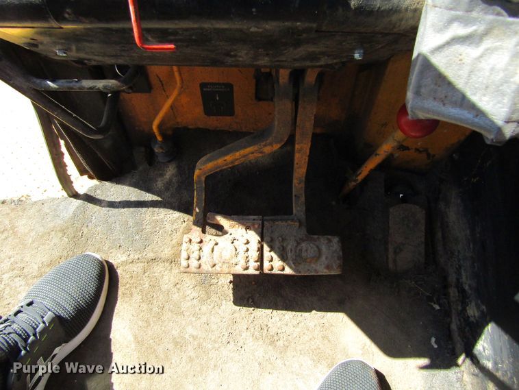 image for item GQ9022 1989 John Deere 210C  backhoe