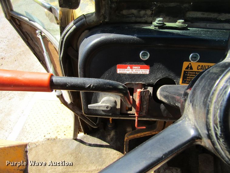 image for item GQ9022 1989 John Deere 210C  backhoe