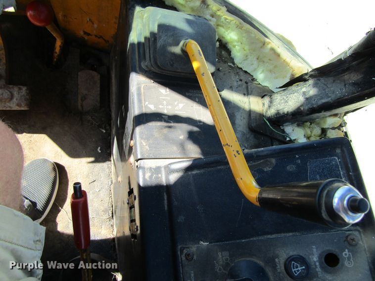 image for item GQ9022 1989 John Deere 210C  backhoe