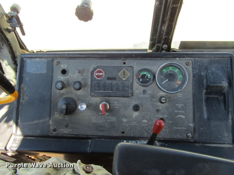 image for item GQ9022 1989 John Deere 210C  backhoe