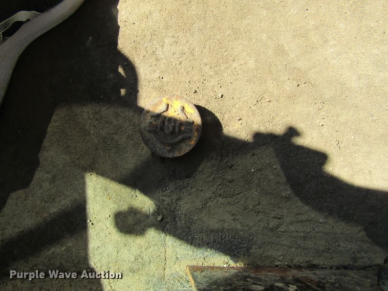 image for item GQ9022 1989 John Deere 210C  backhoe