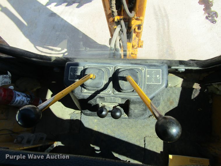 image for item GQ9022 1989 John Deere 210C  backhoe