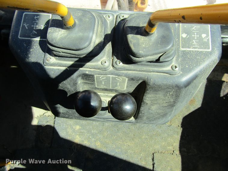 image for item GQ9022 1989 John Deere 210C  backhoe