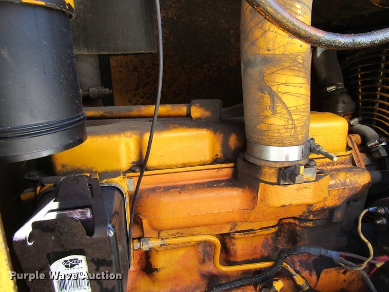 image for item GQ9022 1989 John Deere 210C  backhoe