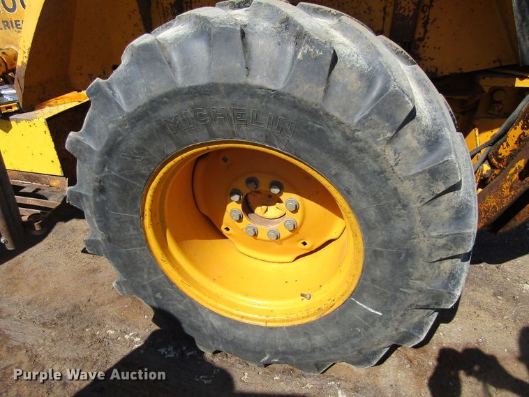 image for item GQ9022 1989 John Deere 210C  backhoe