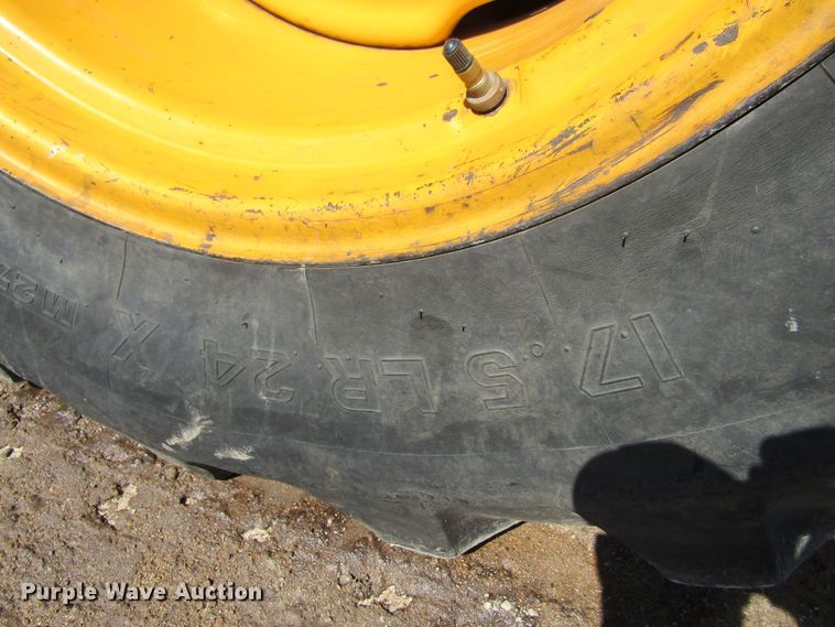 image for item GQ9022 1989 John Deere 210C  backhoe