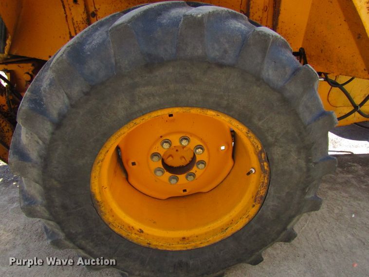 image for item GQ9022 1989 John Deere 210C  backhoe