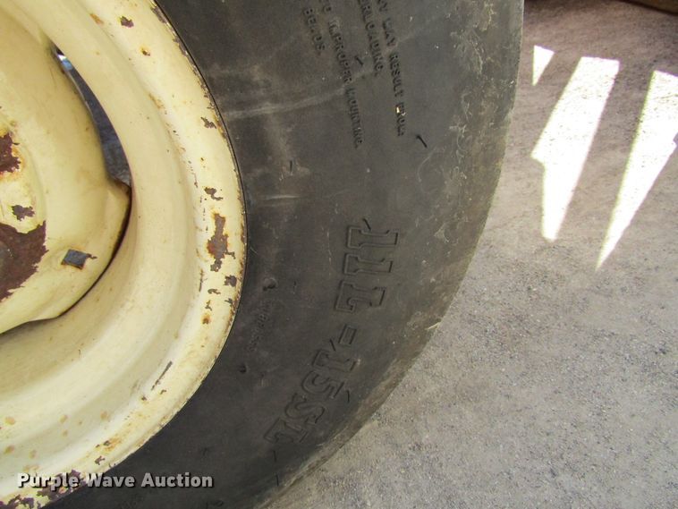 image for item GQ9022 1989 John Deere 210C  backhoe