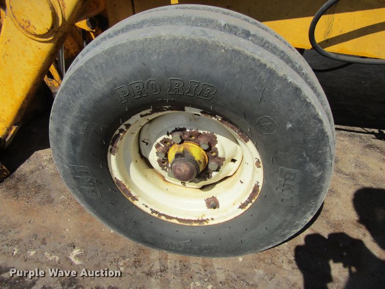 image for item GQ9022 1989 John Deere 210C  backhoe