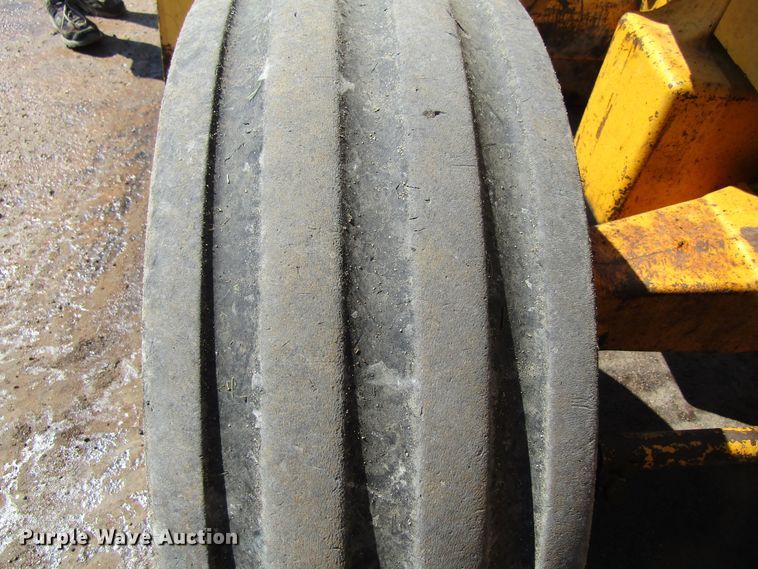 image for item GQ9022 1989 John Deere 210C  backhoe