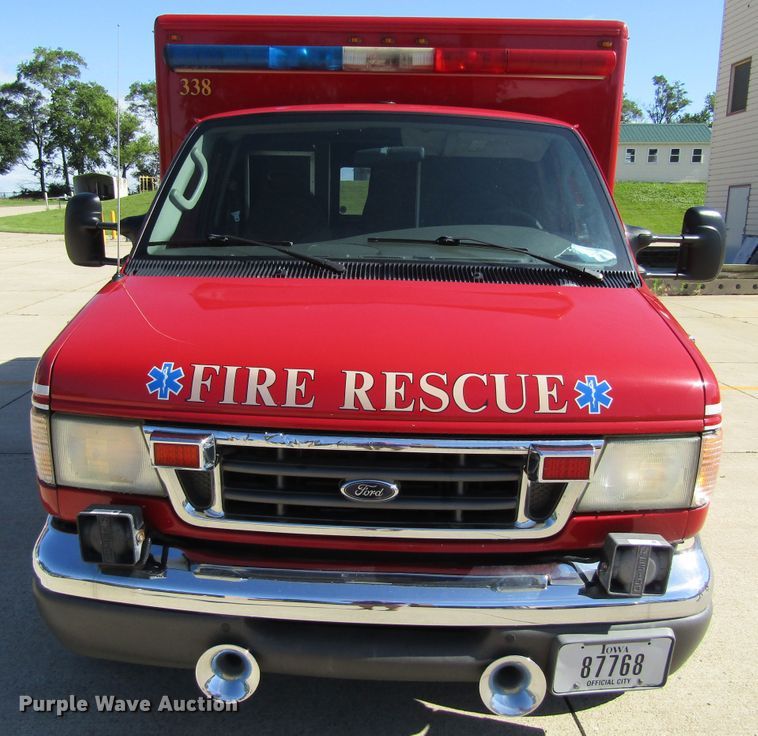 image for item GQ9026 2003 Ford Econoline E350  ambulance