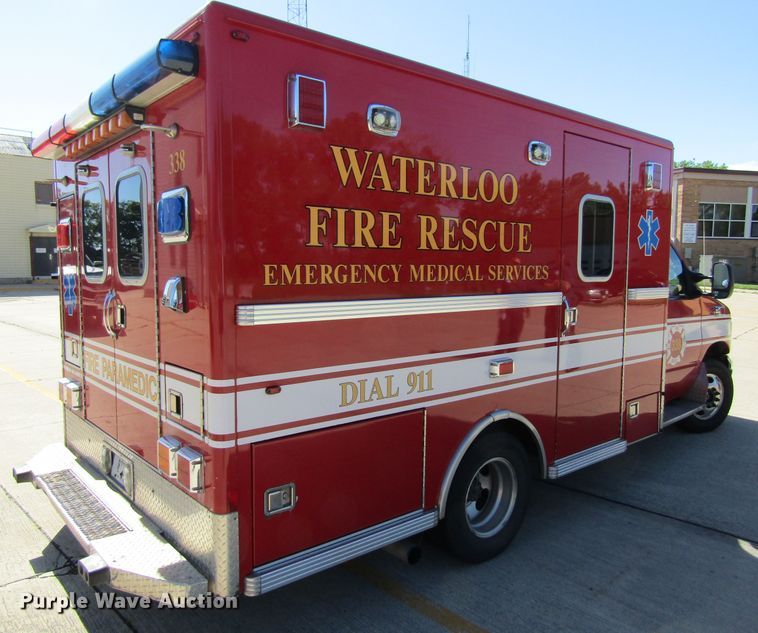 image for item GQ9026 2003 Ford Econoline E350  ambulance