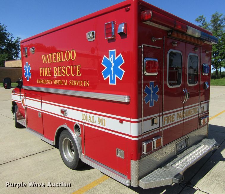 image for item GQ9026 2003 Ford Econoline E350  ambulance