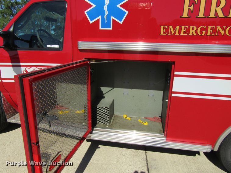 image for item GQ9026 2003 Ford Econoline E350  ambulance
