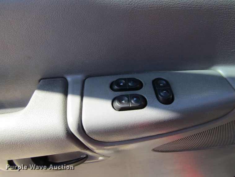 image for item GQ9026 2003 Ford Econoline E350  ambulance