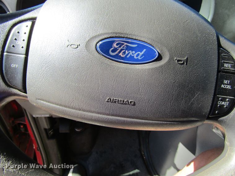 image for item GQ9026 2003 Ford Econoline E350  ambulance