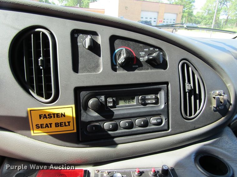 image for item GQ9026 2003 Ford Econoline E350  ambulance