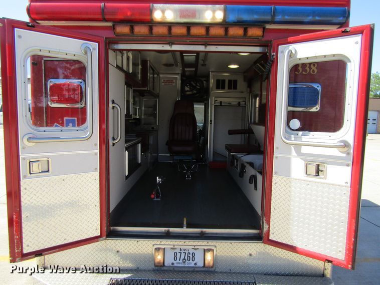 image for item GQ9026 2003 Ford Econoline E350  ambulance