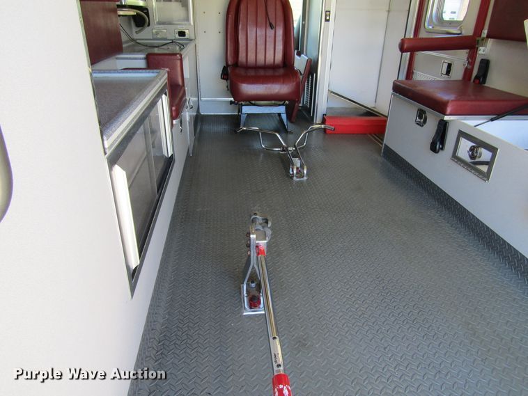 image for item GQ9026 2003 Ford Econoline E350  ambulance