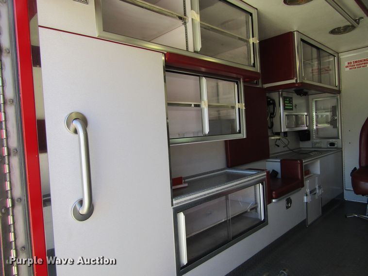 image for item GQ9026 2003 Ford Econoline E350  ambulance