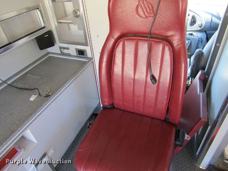 image for item GQ9026 2003 Ford Econoline E350  ambulance