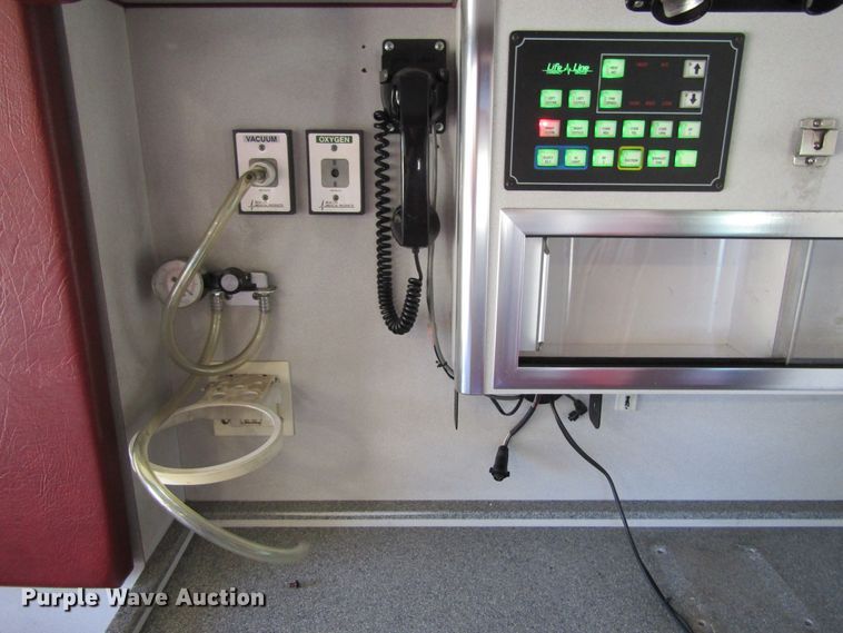 image for item GQ9026 2003 Ford Econoline E350  ambulance