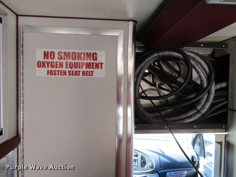 image for item GQ9026 2003 Ford Econoline E350  ambulance