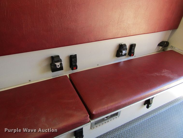 image for item GQ9026 2003 Ford Econoline E350  ambulance