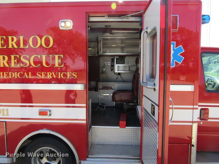 image for item GQ9026 2003 Ford Econoline E350  ambulance