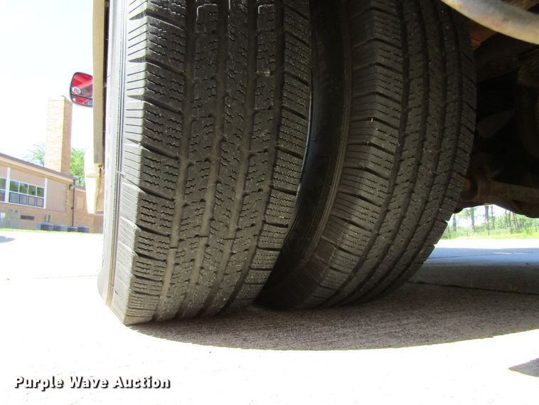 image for item GQ9026 2003 Ford Econoline E350  ambulance