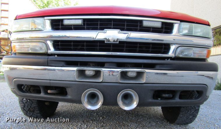 image for item GQ9027 2003 Chevrolet Suburban 2500  SUV