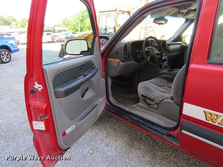 image for item GQ9027 2003 Chevrolet Suburban 2500  SUV