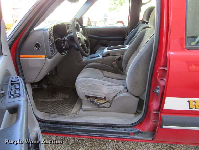 image for item GQ9027 2003 Chevrolet Suburban 2500  SUV