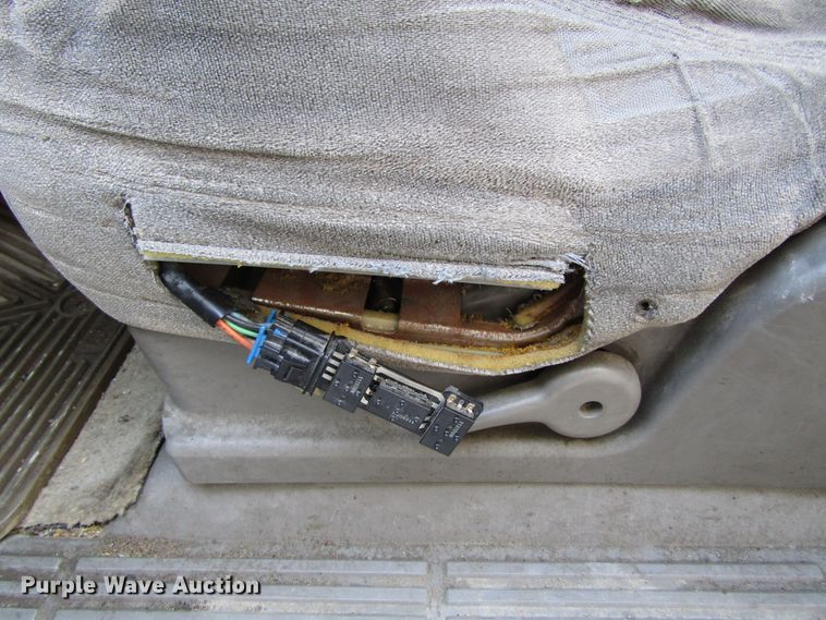 image for item GQ9027 2003 Chevrolet Suburban 2500  SUV