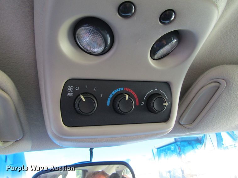 image for item GQ9027 2003 Chevrolet Suburban 2500  SUV