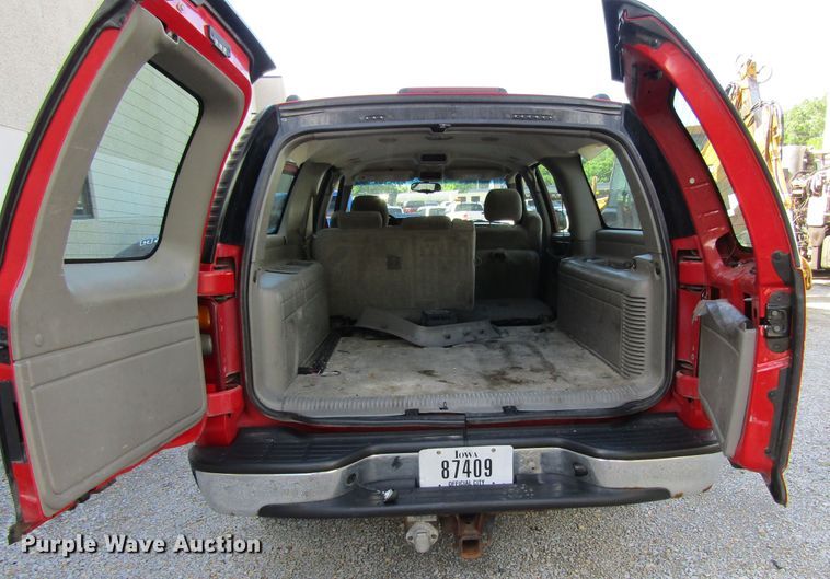image for item GQ9027 2003 Chevrolet Suburban 2500  SUV