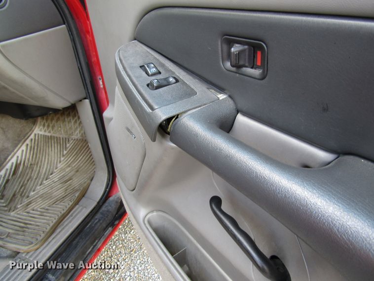 image for item GQ9027 2003 Chevrolet Suburban 2500  SUV