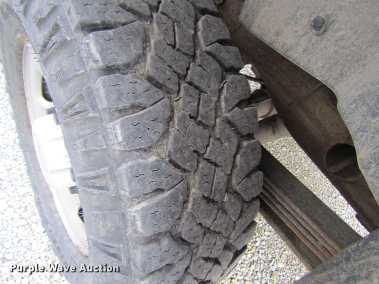 image for item GQ9027 2003 Chevrolet Suburban 2500  SUV