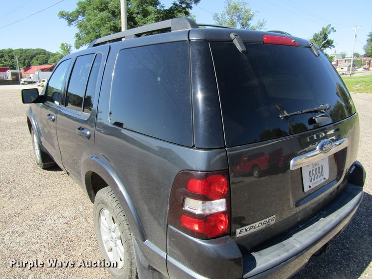 image for item GQ9029 2010 Ford Explorer XLT  SUV