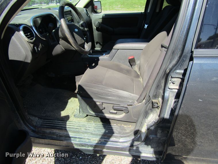 image for item GQ9029 2010 Ford Explorer XLT  SUV