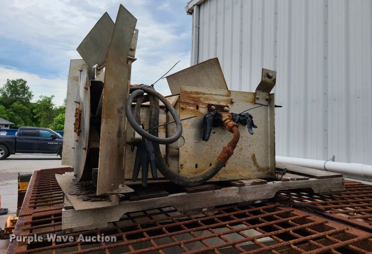 image for item GT9037 Henderson stainless steel spreader