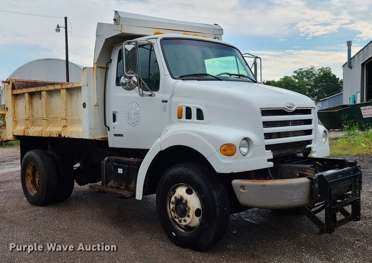 image for item GT9117 2000 Sterling L-Line  dump truck